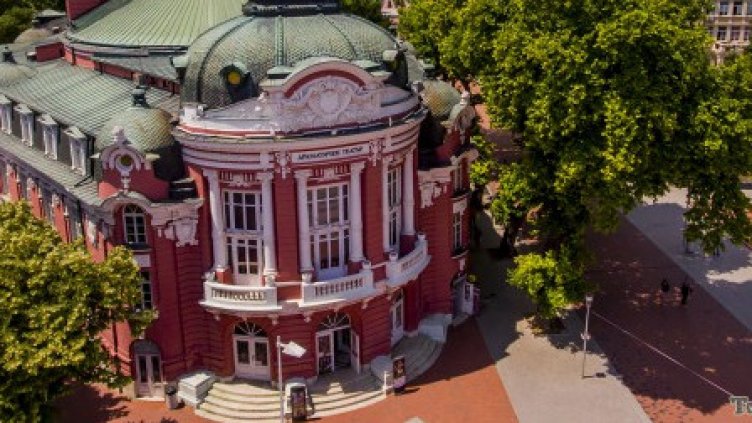 Варненският драматичен театър навършва 102 години