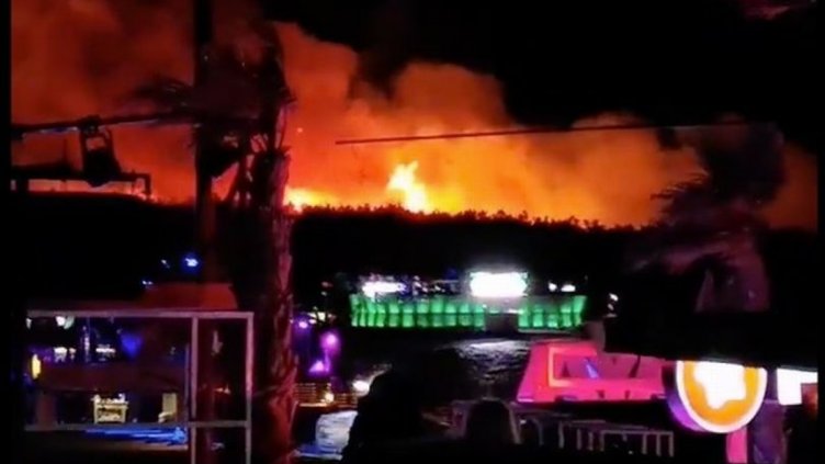 Евакуираха 10 хил. души заради пожар на хърватски остров