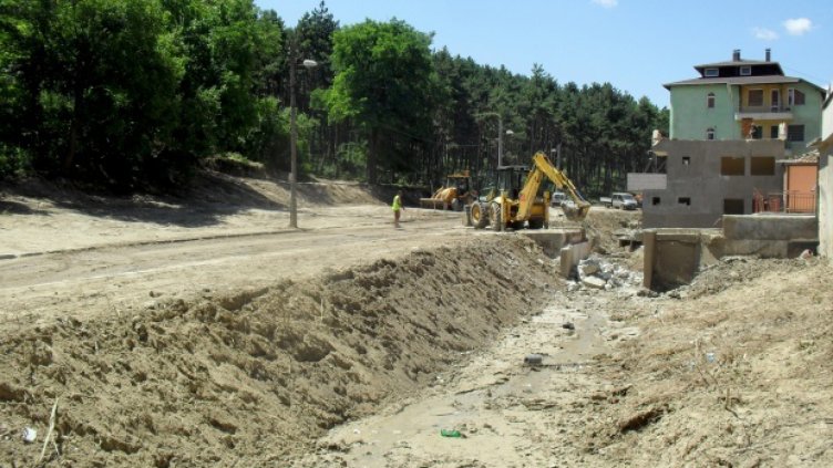 Общината прехвърля още средства към охранителните канали