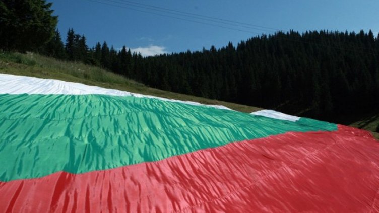 Разпънаха най-големия трибагреник на Рожен