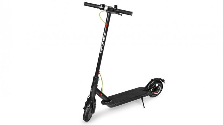 59-годишна с тротинетка се удари в автомобил във Варна