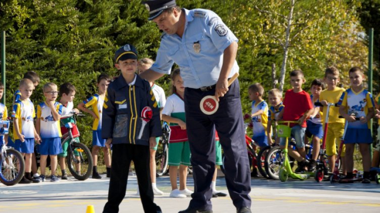 КАТ съветва родители и учители как да се пазят на пътя