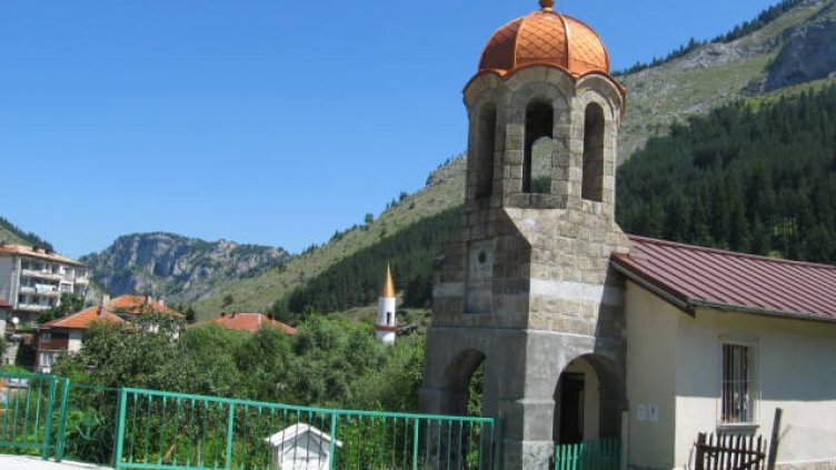 Проект: И в джамията, и в църквата – само на български