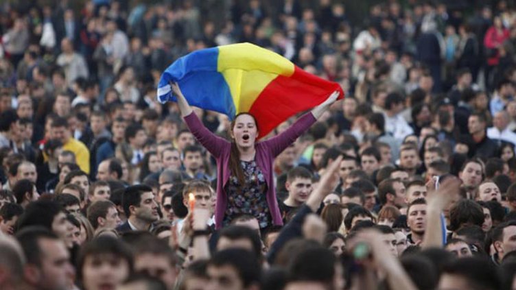 Хиляди на протест срещу властта в Молдова