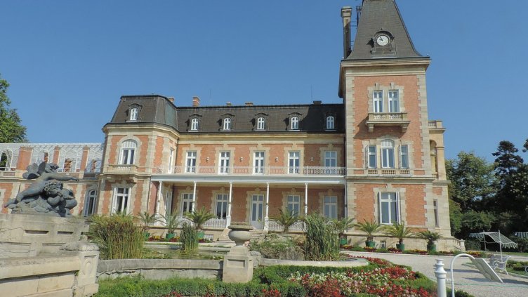 Ваканцуването на властта: Какви ли са цените в Евксиноград?