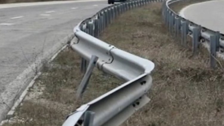 Надрусан заби „Ауди”-то си в мантинела по пътя за курортните комплекси