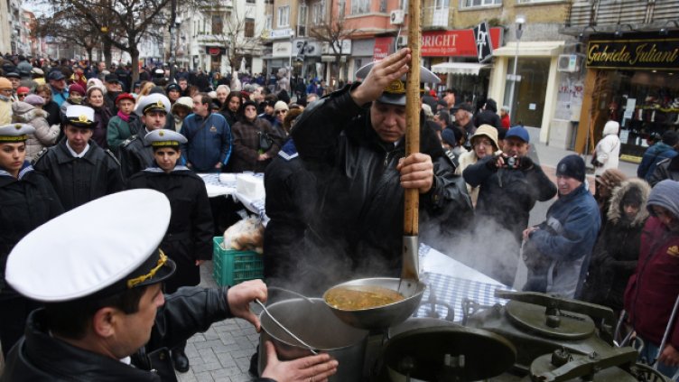 За поредна година "Пазари" дари риба за празничен курбан