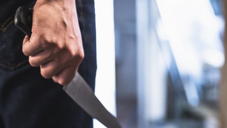 Кървав Разпети петък в Търговище: Мъж наръга друг след свада в заведение