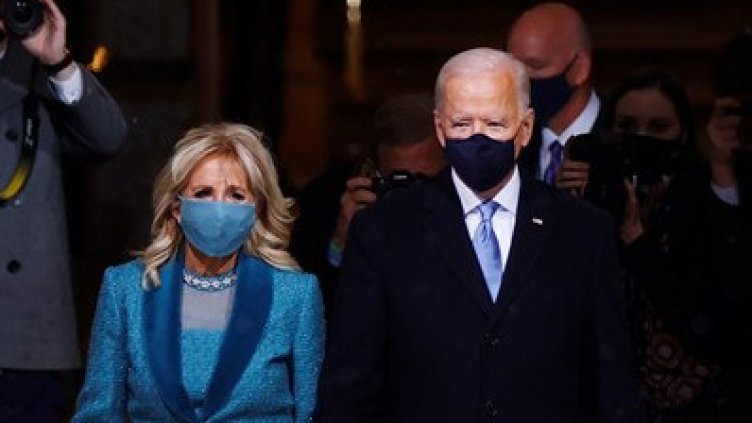 Байдън се закле, седна в Белия дом и започна… да зачерква тръмпизмите