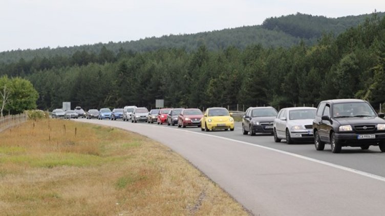 България, 2022-ра: 830 км магистрали, 141 в строеж. Ето и колите ни...