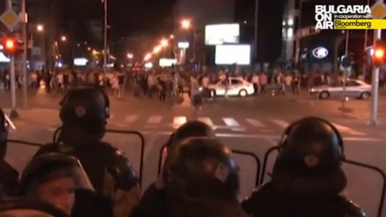 Трета нощ на протести в Македония