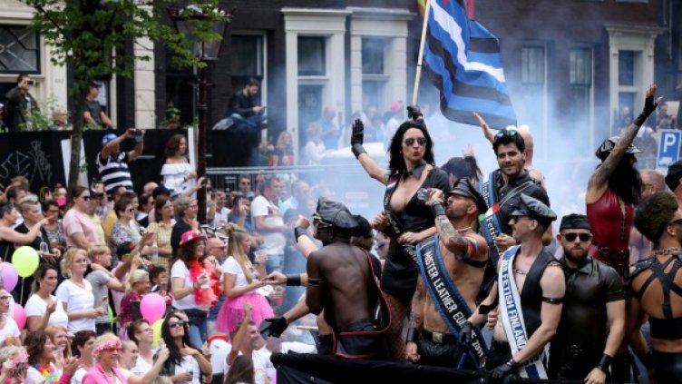 50 г. след Стоунуолските бунтове – започна гей парада в Амстердам  