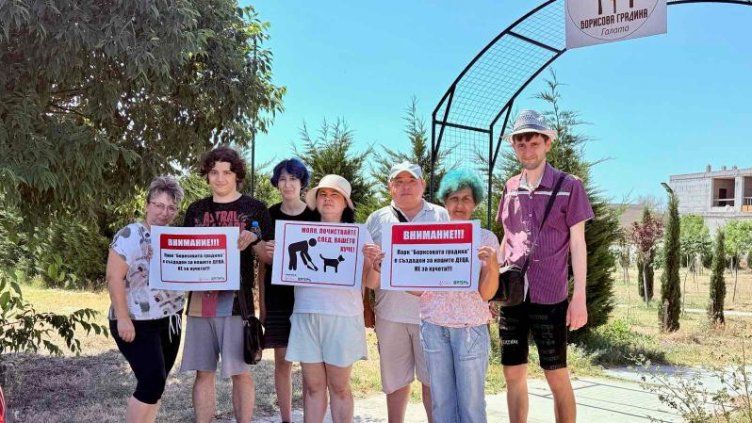 Потребители от социално заведение обновиха парк „Борисова градина“ в "Галата"