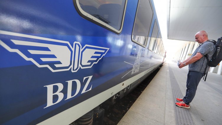 Тръгнаха сезонните влакове от София до Варна и Бургас