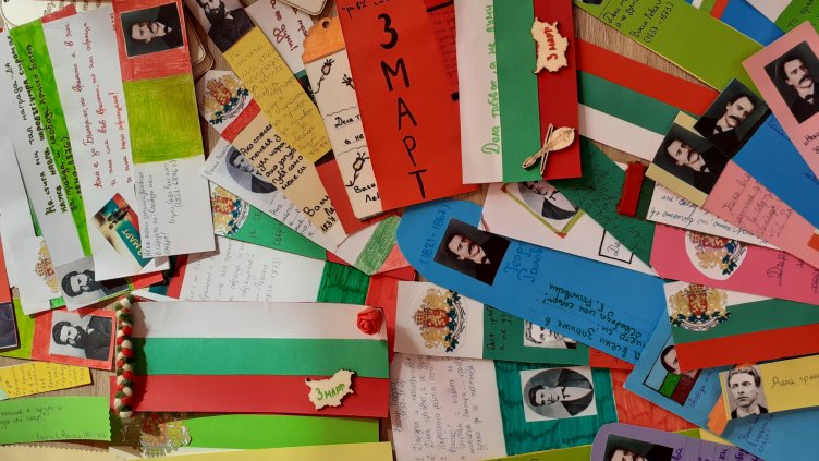 Варненски ученици изработиха книгоразделители, посветени на Освобождението на България