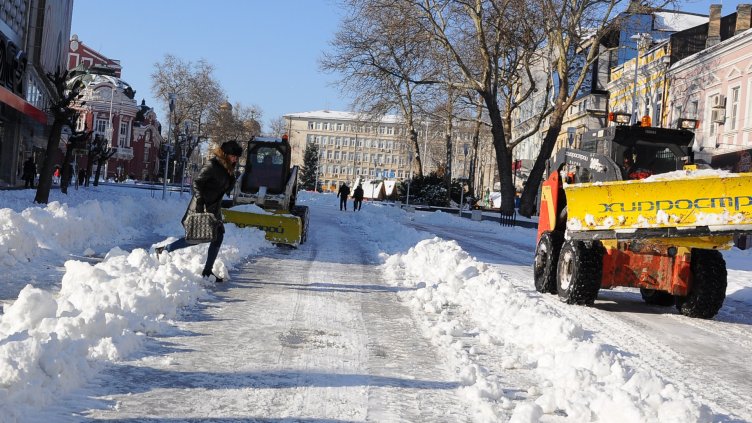 Улиците на Варна се подготвят за поледица
