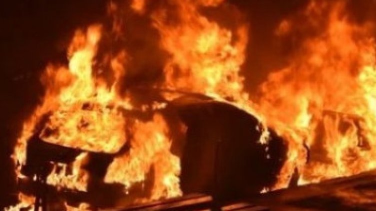 Откриха мъртъв мъж в опожарена кола на Витоша