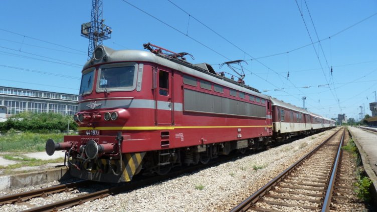 Китайци официално заявиха намерението си да спасяват БДЖ