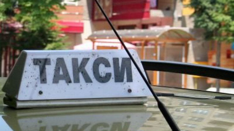 Таксиджия ”отвлече” проверяващи инспектори в Свети Влас
