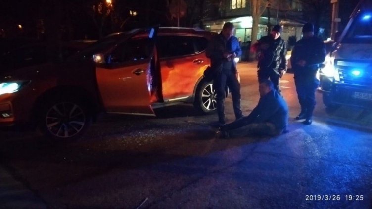 Крадци с костюми и дипломатически номера отмъкват колите ни