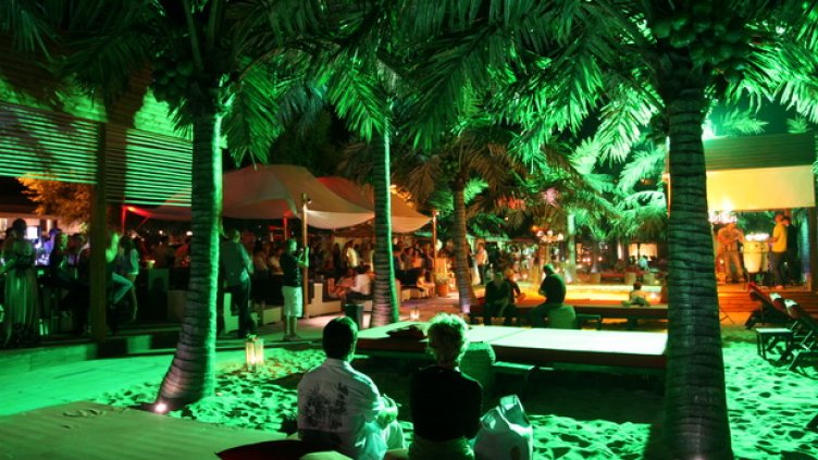 Балтазар посреща Джулая на Rappongi