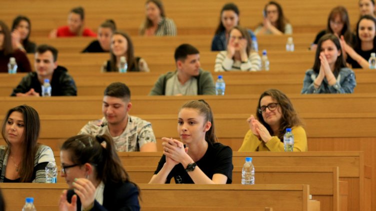 Искат приравняване на украинските студенти с българските