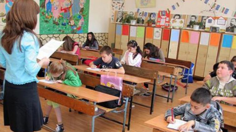 Над 16 000 ученици напуснали училище през 2018-а, половината заминали в чужбина