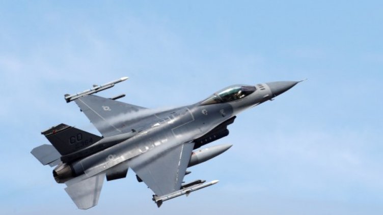 Преведена е сумата по договорите за доставка на самолетите F-16