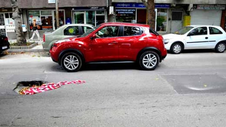 Асфалтът по трасето на тласкателя пак се слегна