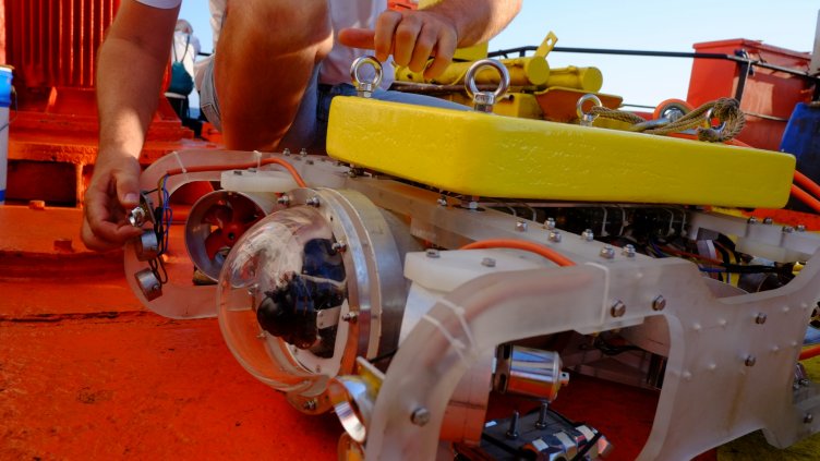 ПРОДЪЛЖАВА РАБОТАТА и по уникалната разработка на подводния робот.