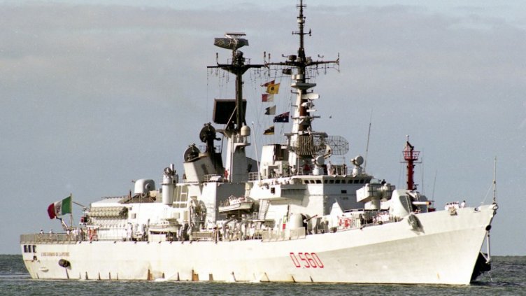   Италиански боен кораб акостира на Морска гара - Варна