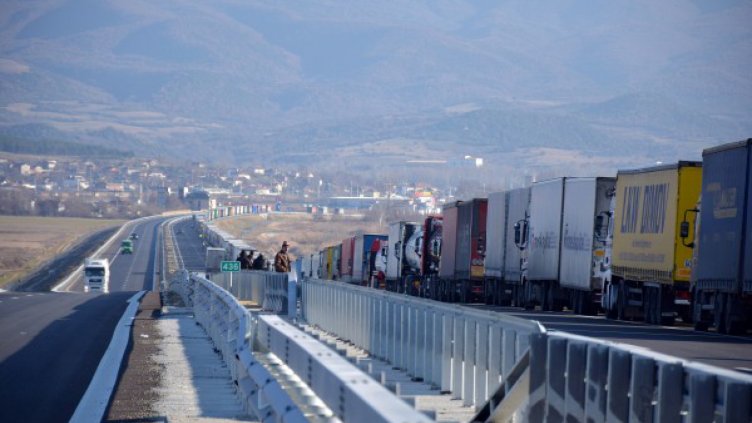 Спират движението през "Кулата" за час