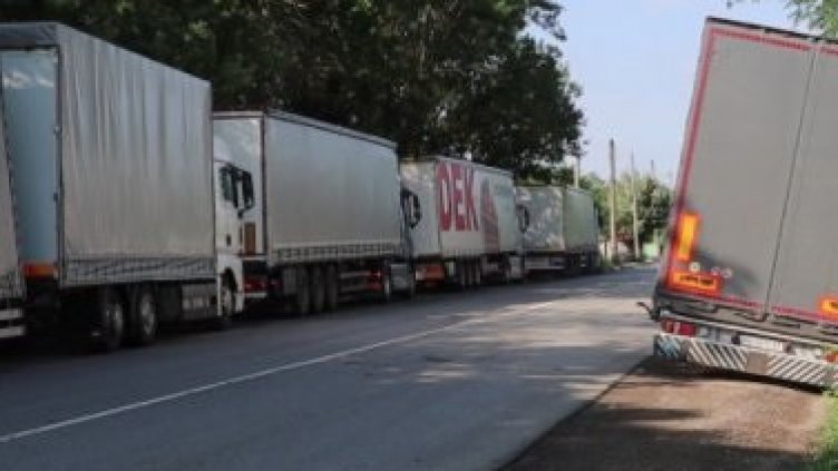 Интензивен трафик на границите с Румъния и Турция