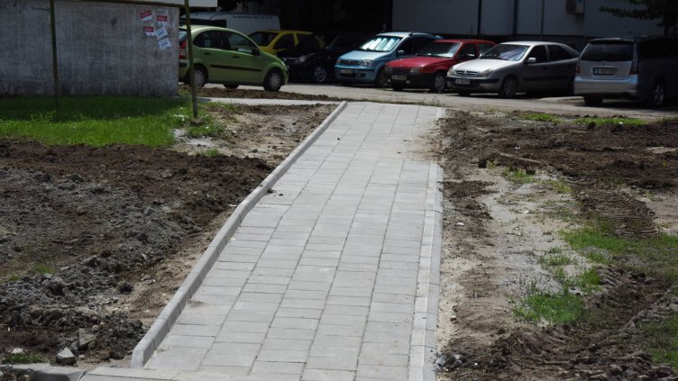 Нови пешеходни пътеки улесняват незрящите варненци