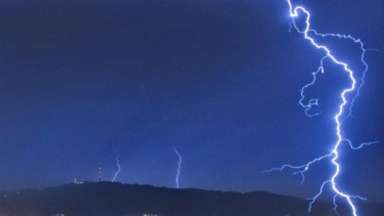 Как да реагираме при гръмотевична буря?