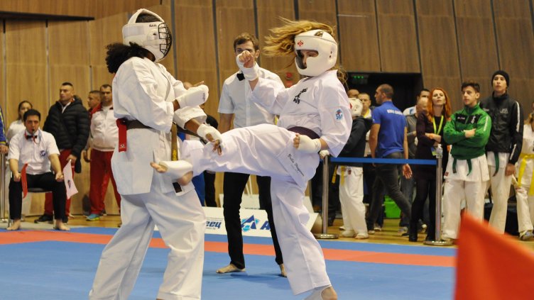 Четирима българи се класираха на полуфинали на мондиала по киокушин във Варна