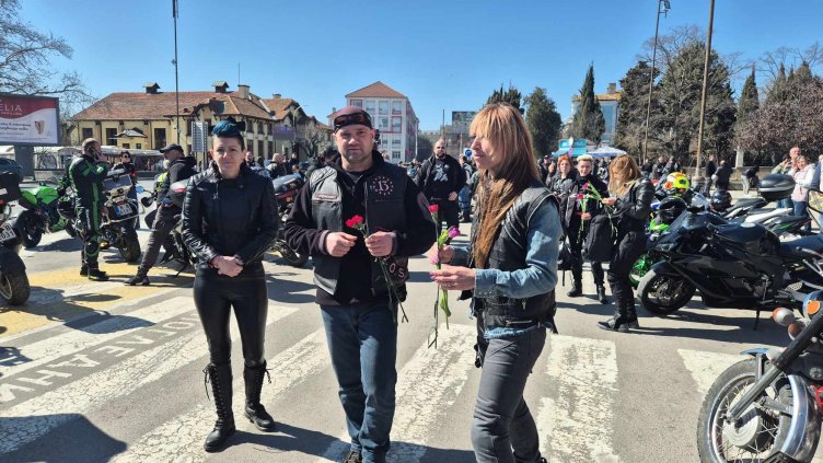 Мотошествие за 8 март във Варна
