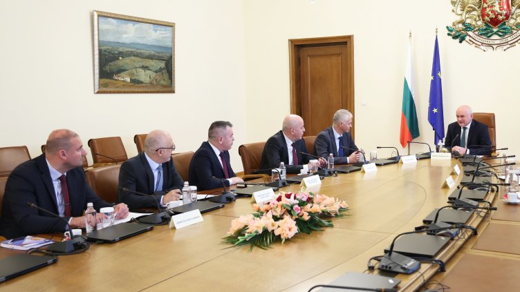 Освободени са петима заместник-министри