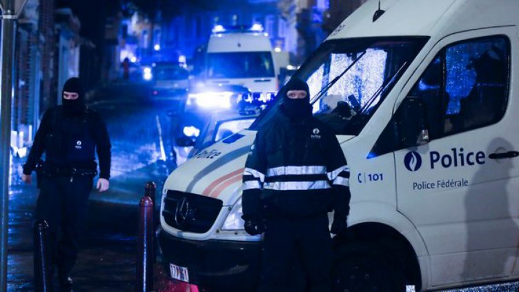 Белгийски полицаи раниха мъж, преминал с колата си през бариера