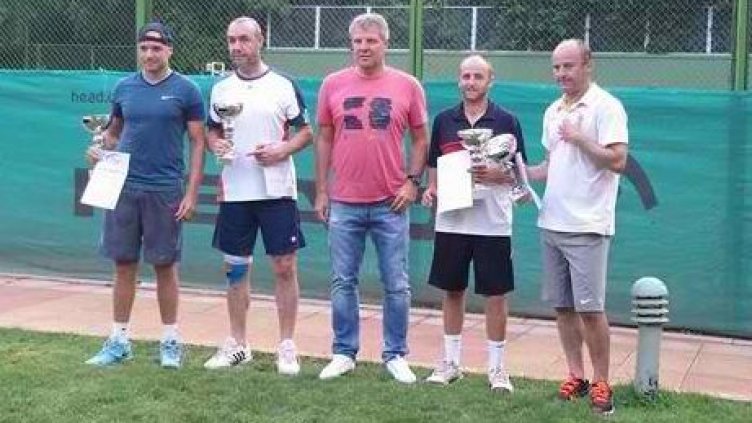 Аматьорите започнаха турнири на кортовете на "Елит"