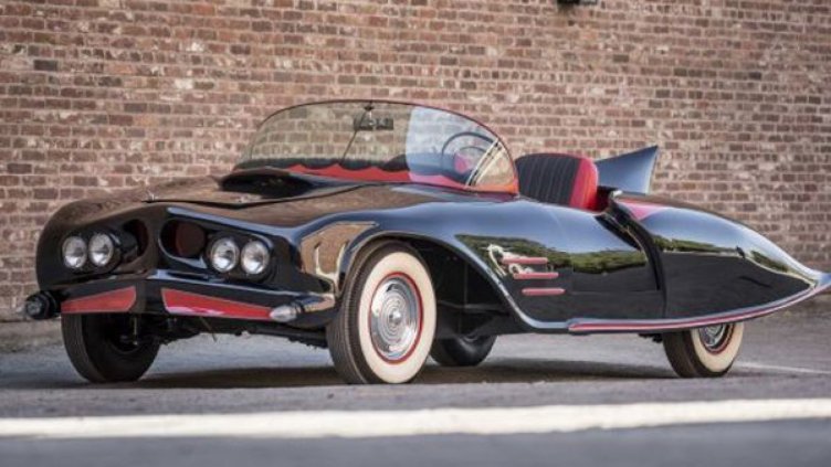 Продадоха първия батмобил за 137 000 долара