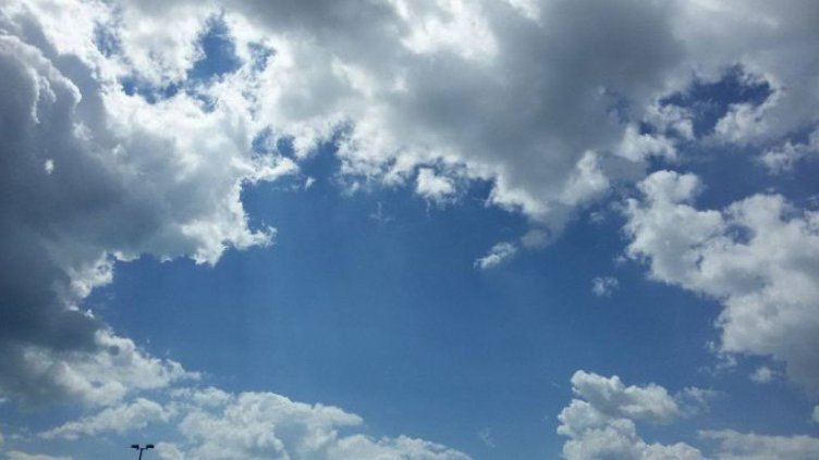 Слънце и облаци ще се редуват днес