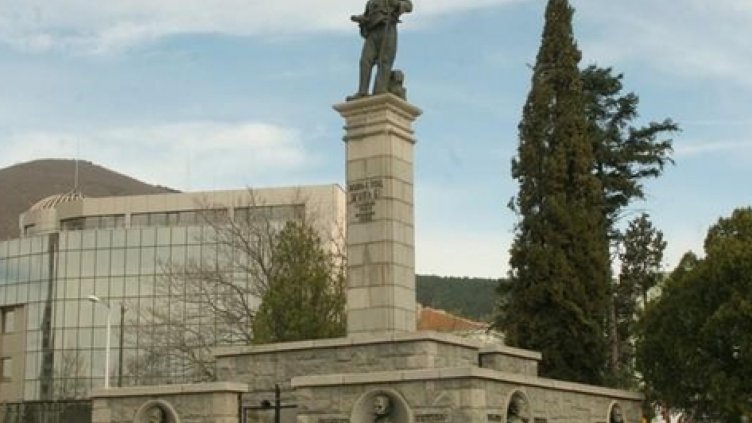 Културни дейци скачат срещу кмета на Сливен