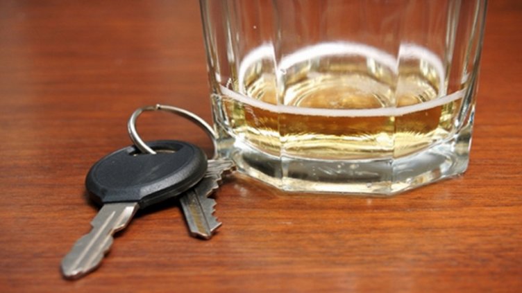 Пиян шофьор се заби в дърво в Русенско