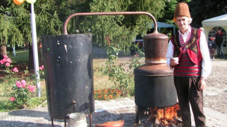 КС отказа да се занимава с казаните за ракия