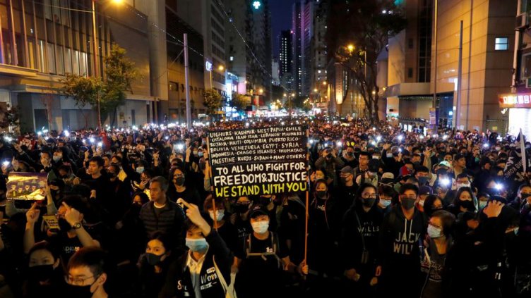 Десетки хиляди отново на протест в Хонконг