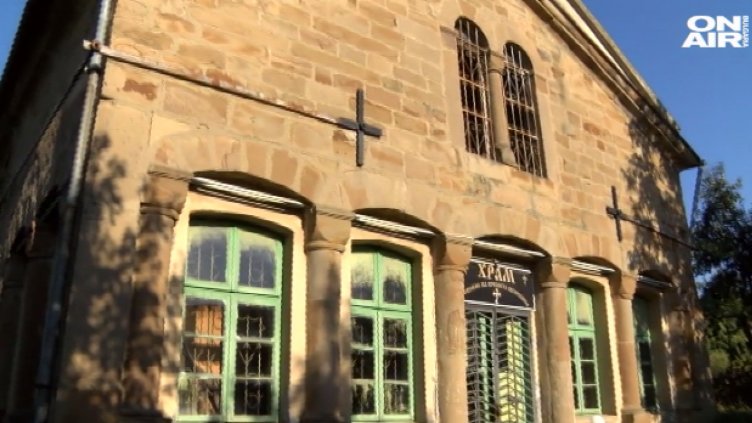 Жители на лясковско село спасяват сами 160-годишна църква