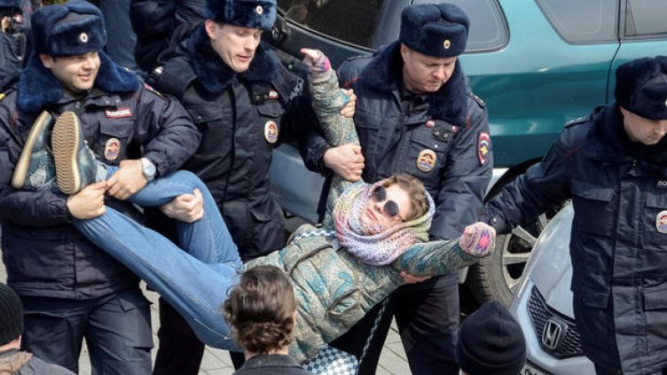 Над 1000 арестувани при протести в Москва