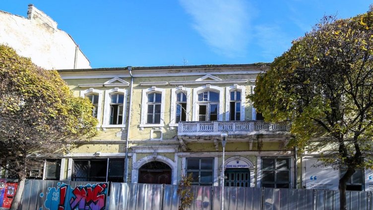 Общината прехвърля на държавата опасен имот в центъра на Варна