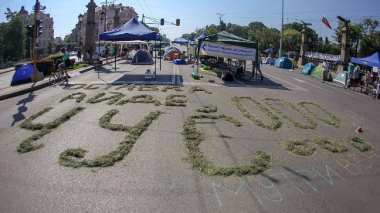 Млад мъж тръгнал да пали шатра на “Орлов мост“ 